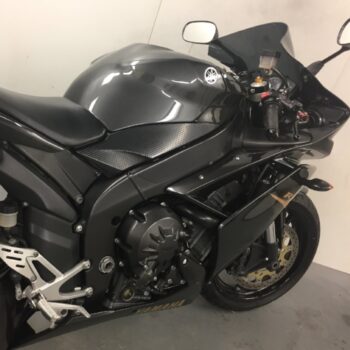 Yamaha R1 bike detailing