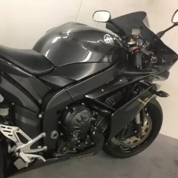 Yamaha R1 bike detailing