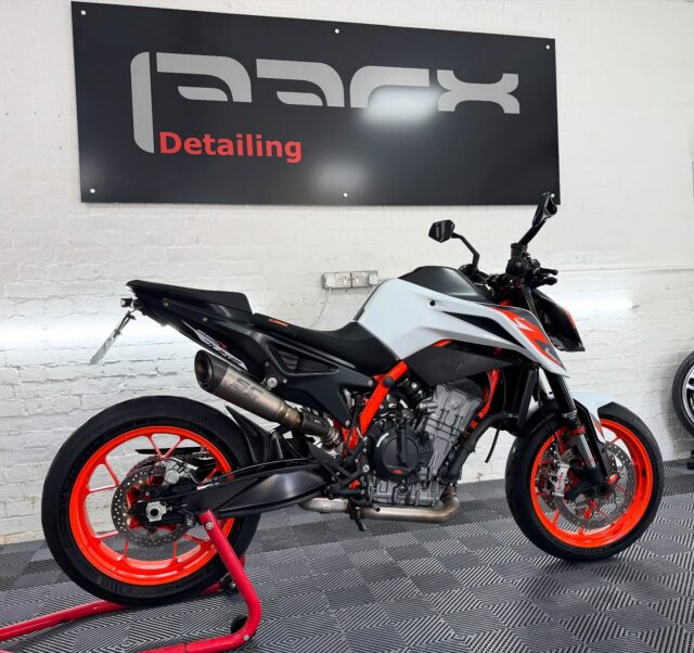 KTM 890 SC-Project Duke-R in for decontamination and Ceramic Pro Care+ all-surface protection.Regular maintenance and surface protection doesn't need to be costly and will reduce the risk of corrosion while making your bike look like it just left the showroom!☎️ Contact us for a quote or come by for a coffee......#parxdetailing #detailing #bikedetailing #detailingsussex #ktm #scproject #ktm890 #supermoto #bikes #orange #summerishere #detailinghaywardsheath #transformation